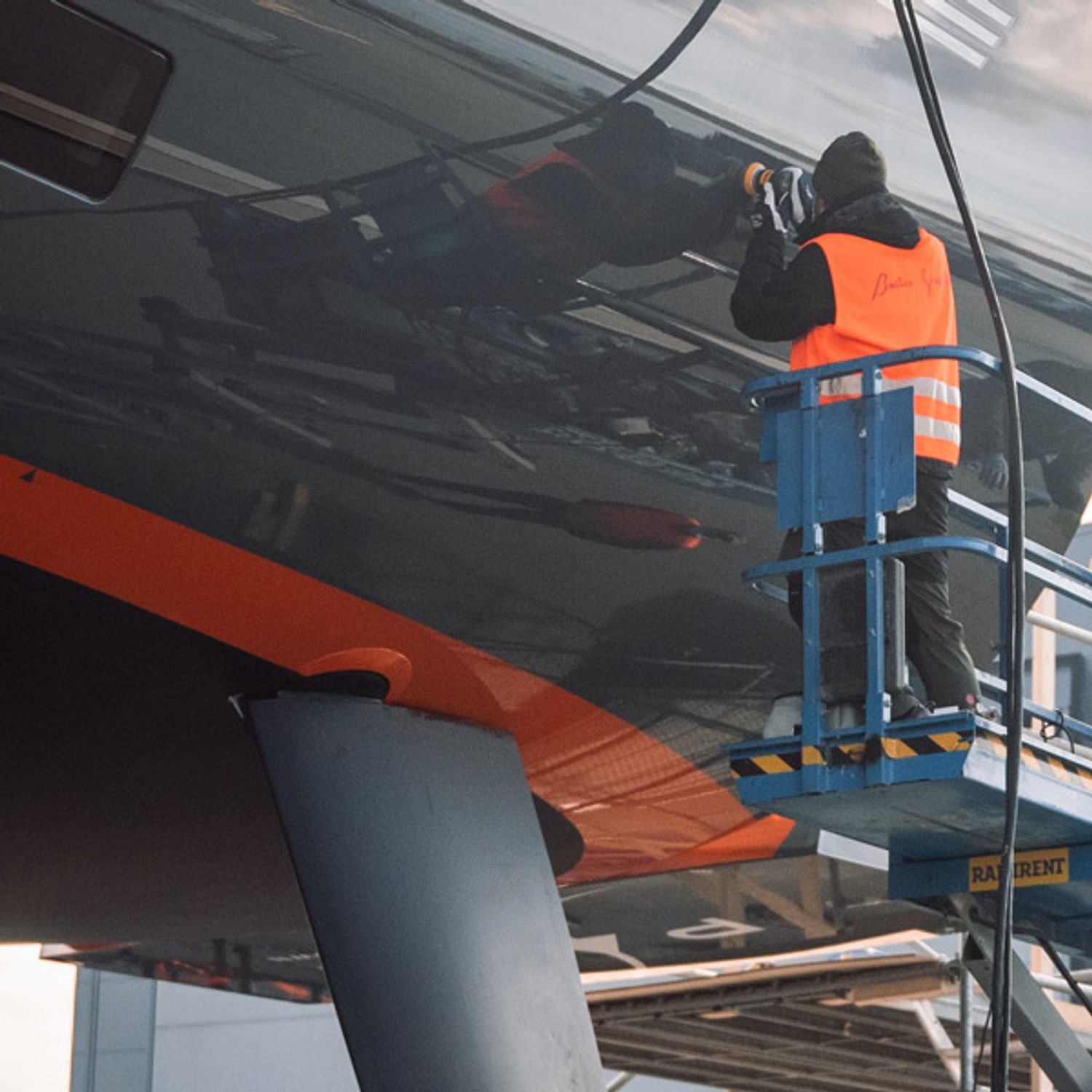 Mirka poleringsmaskin ARP-B 300NV 77 mm 10,8 V batteri 2,5 Ah x 2