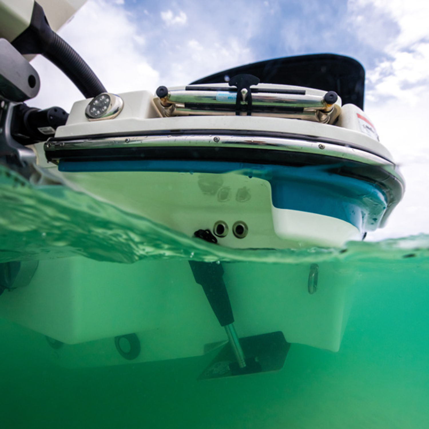 Lenco 12" x 12" Edge Mount Trim Tab Kit Pro Control Auto -järjestelmällä varustettuna